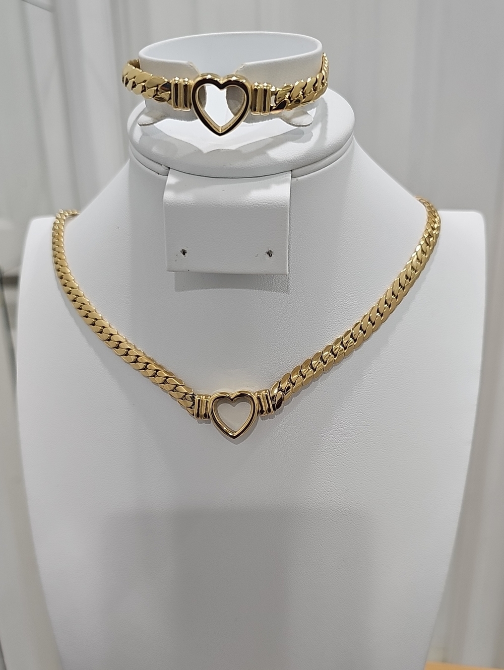 18k Gold Heart Link Necklace and Bracelet Set